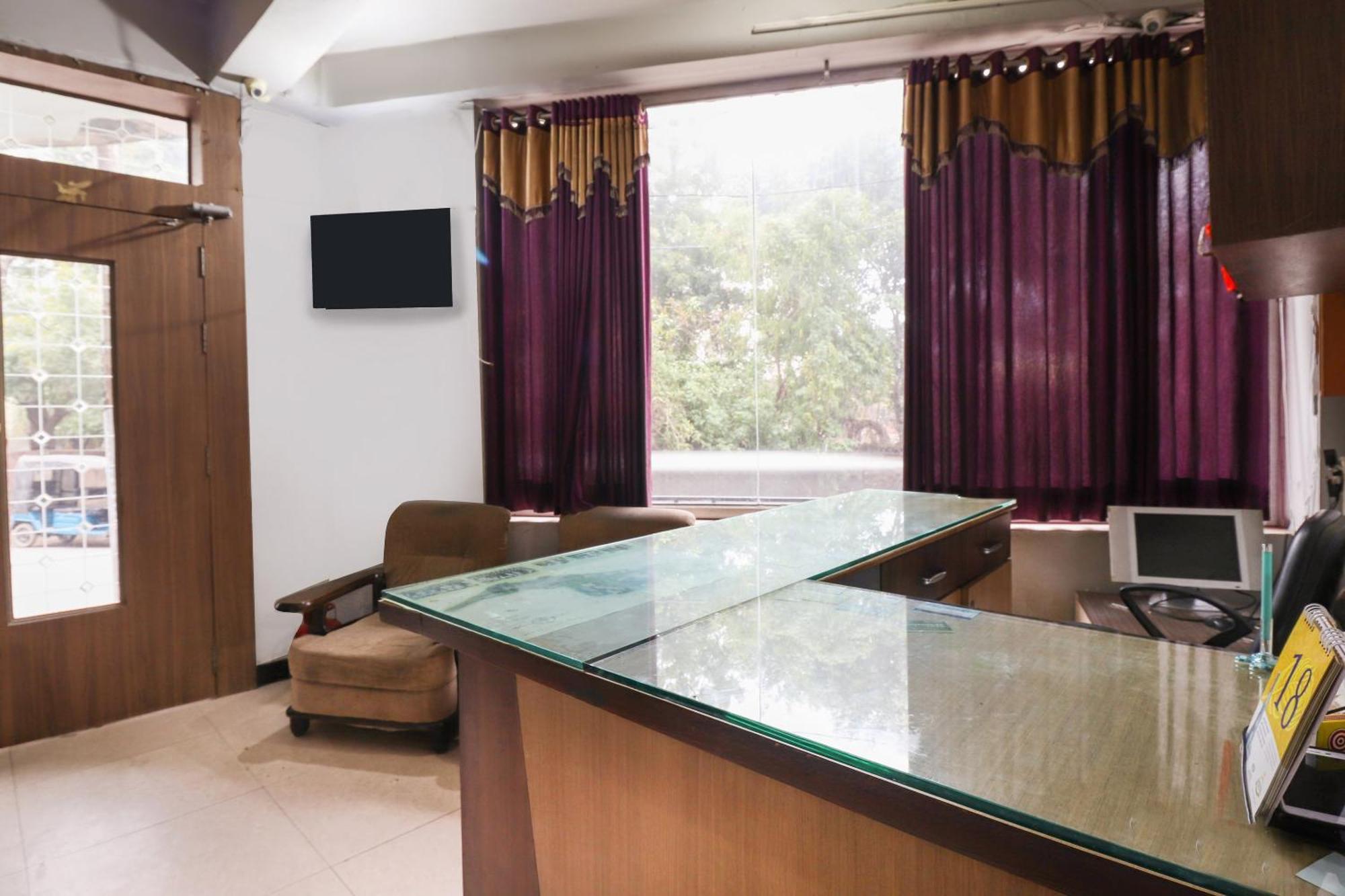 Oyo 69402 Yogeshwar Dhaam Hotel Vrindavan Exterior photo